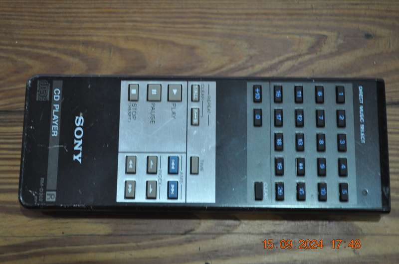 Original Sony CD Player Remote RM-D302 (working)