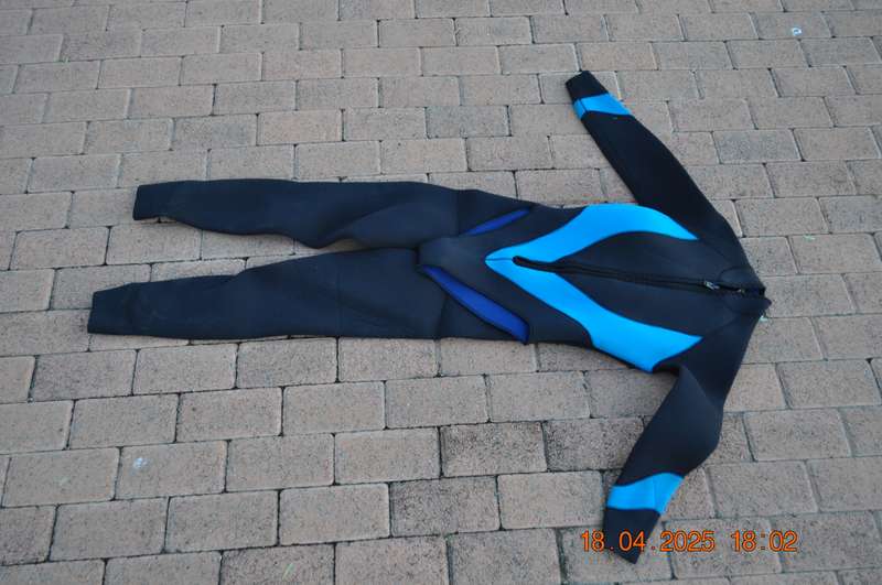 Cressi-Sub 2 Piece Wetsuit 5mm Size 3 Medium