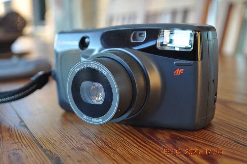 Chinon Pocket Zoom 35mm Film Camera