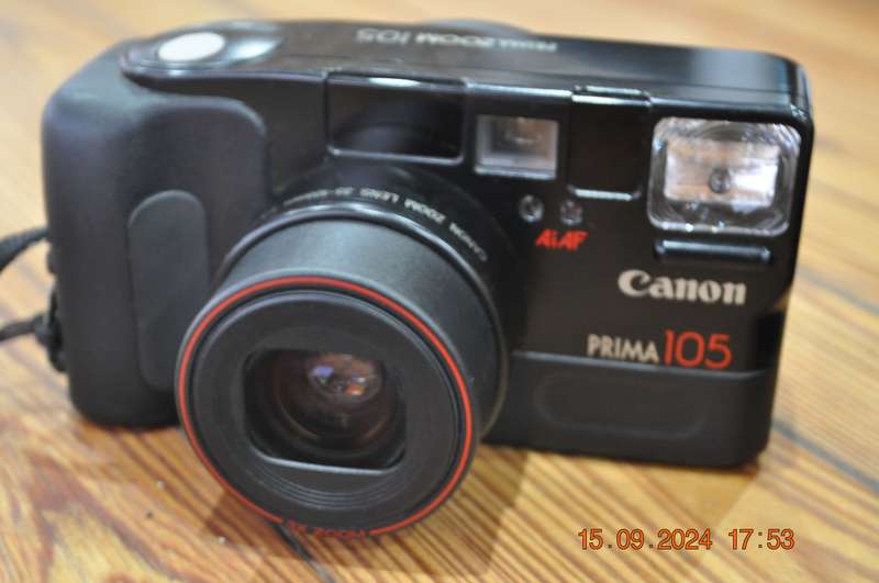 Canon and Yashica 35mm Film Cameras For Parts Or Display