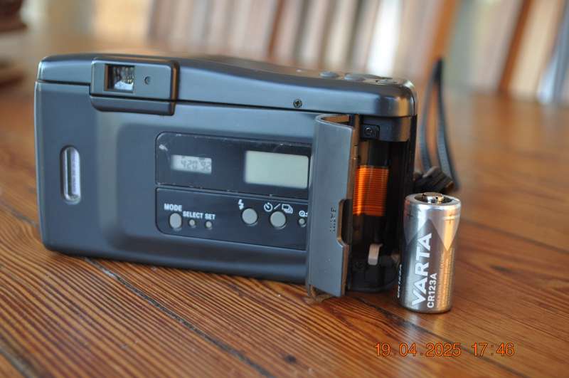 Chinon Pocket Zoom 35mm Film Camera
