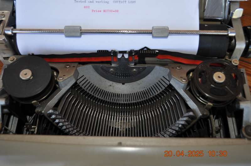 Vintage Olivetti Studio 44 Typewriter (working)