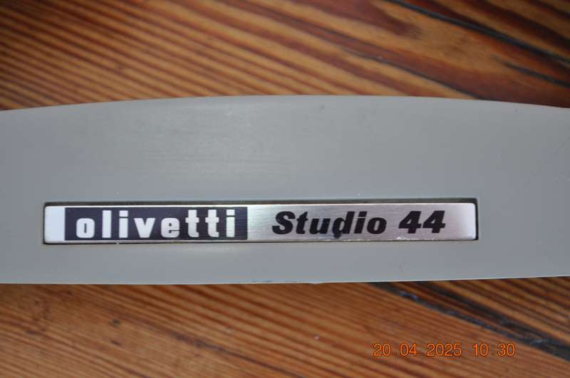 Vintage Olivetti Studio 44 Typewriter (working)