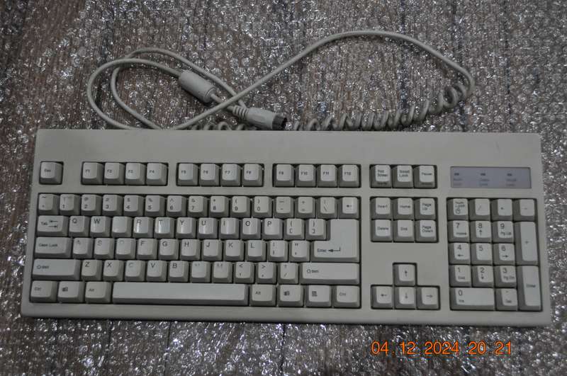 Vintage Mecer Din 5 Pin Computer Keyboard