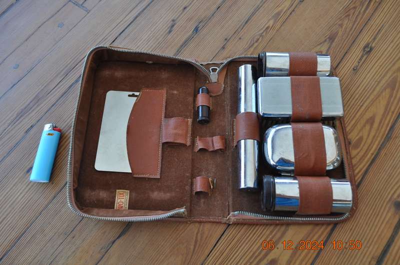 Vintage Two Tix Overnight Grooming Kit