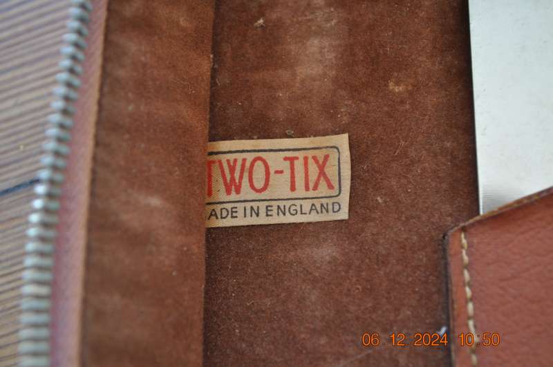 Vintage Two Tix Overnight Grooming Kit