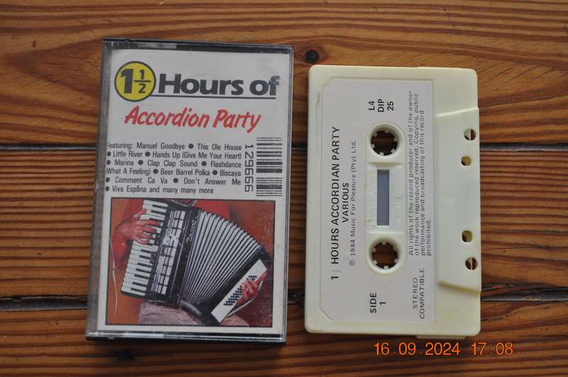 1 1/2 Hours Accordion Party - Various (Cassette)