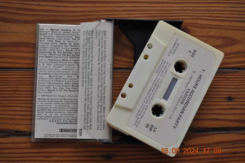 1 1/2 Hours Accordion Party - Various (Cassette)