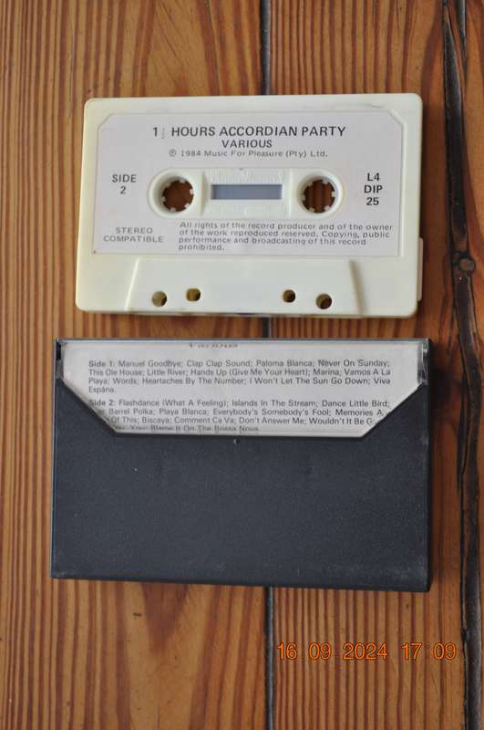 1 1/2 Hours Accordion Party - Various (Cassette)