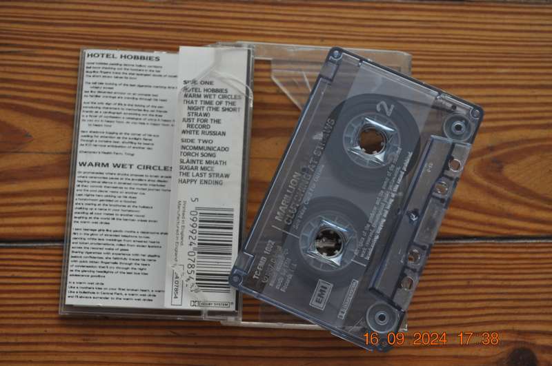 Marillion - Clutching At Straws (Cassette)