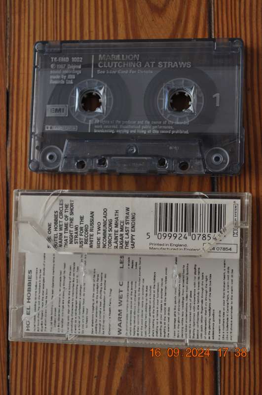 Marillion - Clutching At Straws (Cassette)