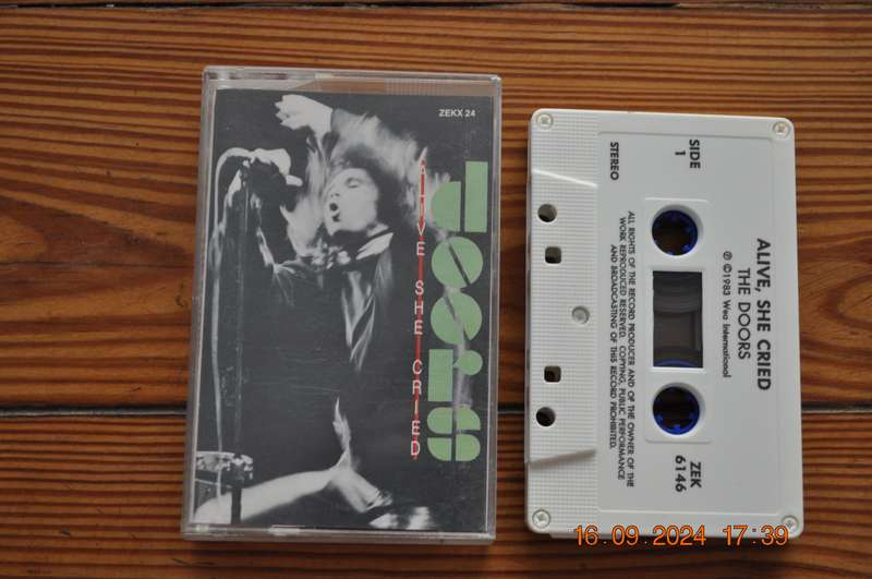 The Doors - Alive, She Cried (Cassette)