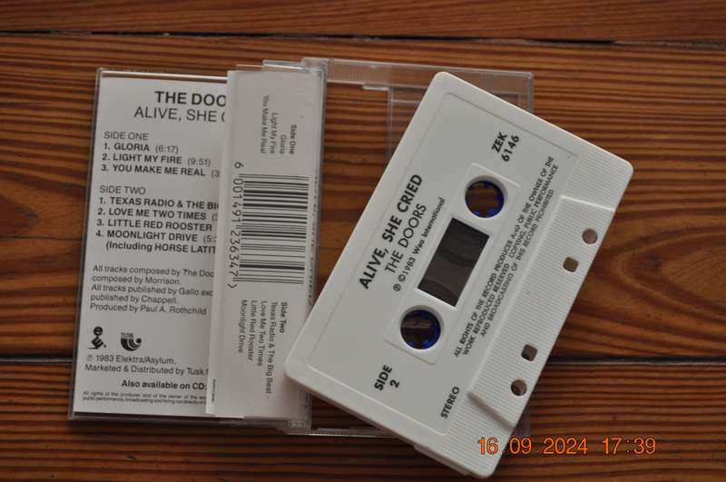 The Doors - Alive, She Cried (Cassette)