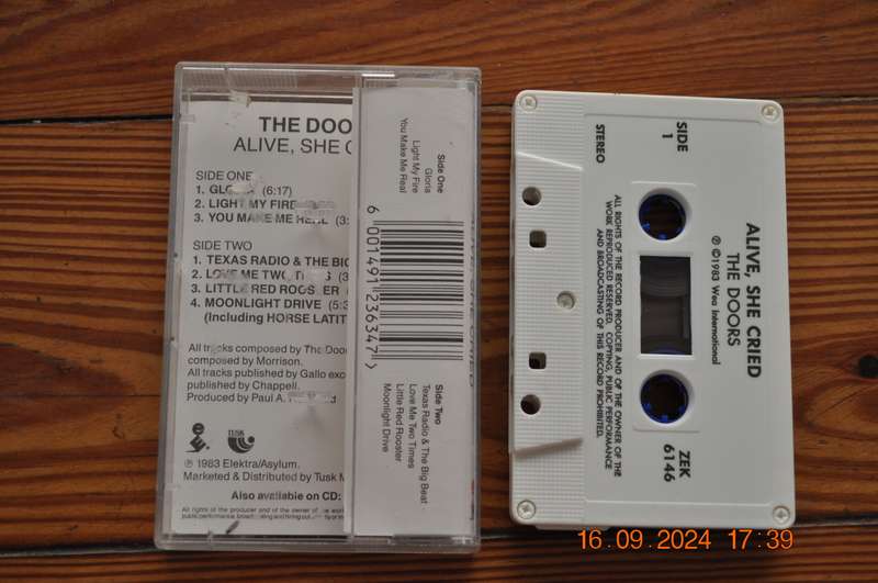 The Doors - Alive, She Cried (Cassette)