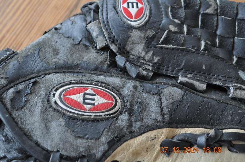 Vintage Youth Easton Baseball Glove