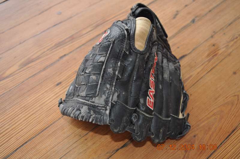 Vintage Youth Easton Baseball Glove