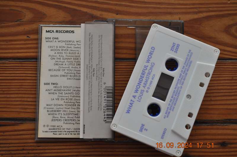 Louis Armstrong - What A Wonderful World (Cassette)