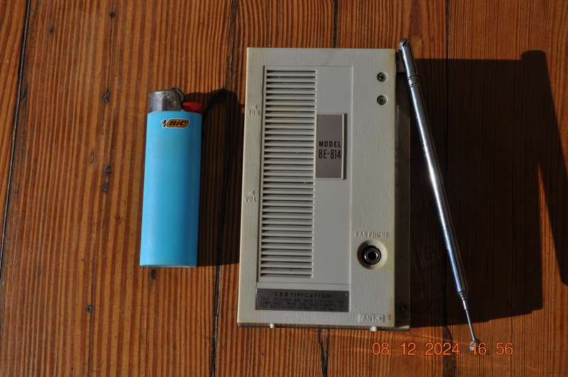 Vintage Sanyo FM Pocket Radio