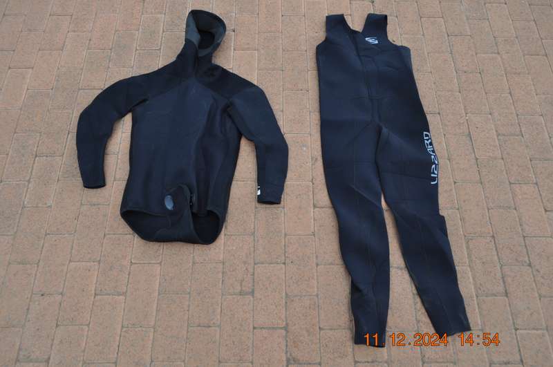 Lizzard 2 Piece Wetsuit With Hoodie (size medium)
