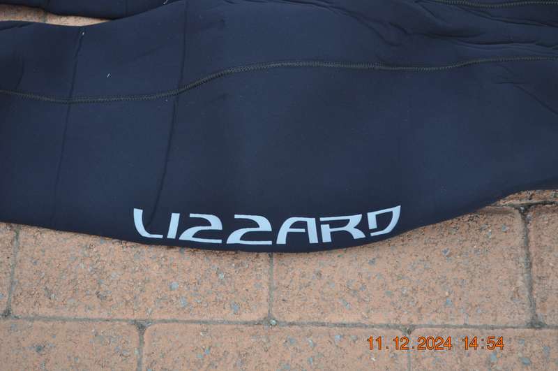 Lizzard 2 Piece Wetsuit With Hoodie (size medium)