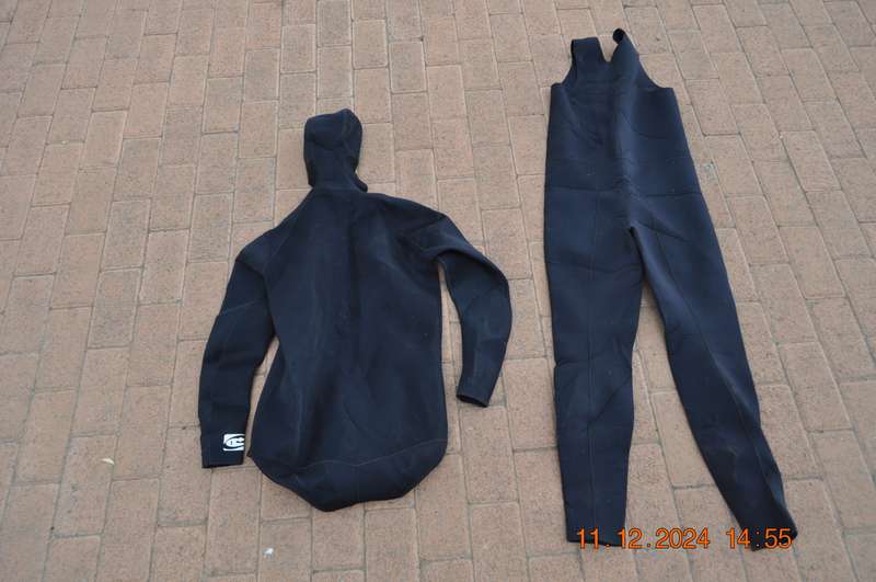 Lizzard 2 Piece Wetsuit With Hoodie (size medium)