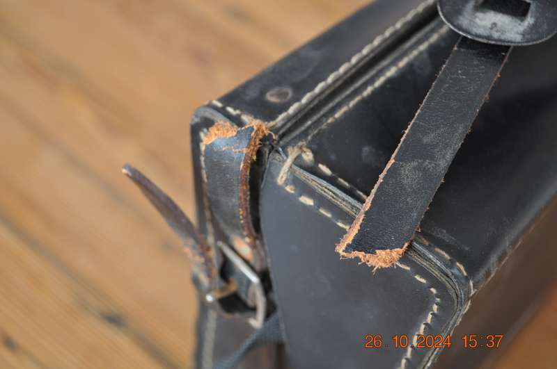 Vintage Polaroid 340 Land Camera In Leather Case