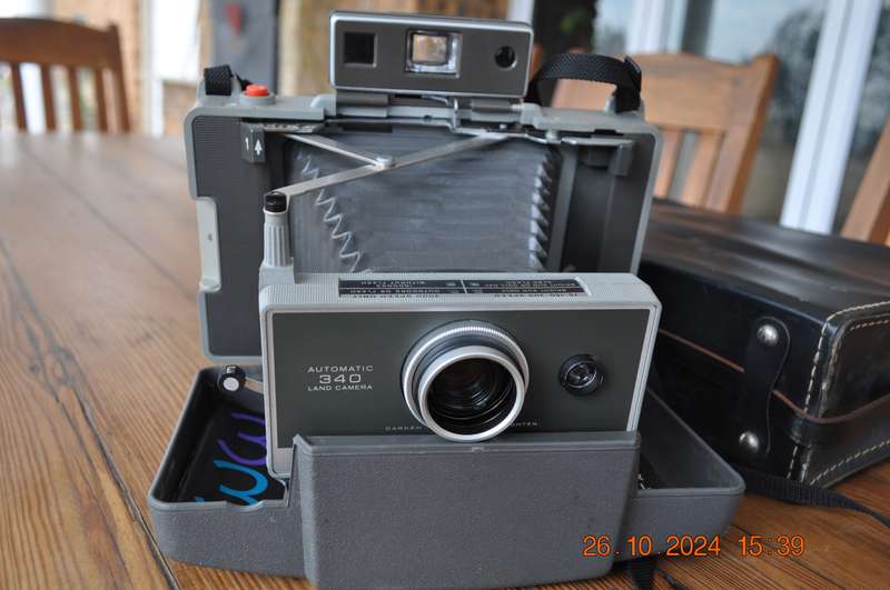 Vintage Polaroid 340 Land Camera In Leather Case
