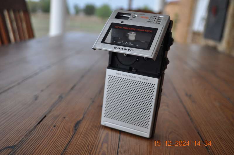 Sanyo Micro Cassette Recorder (not working)