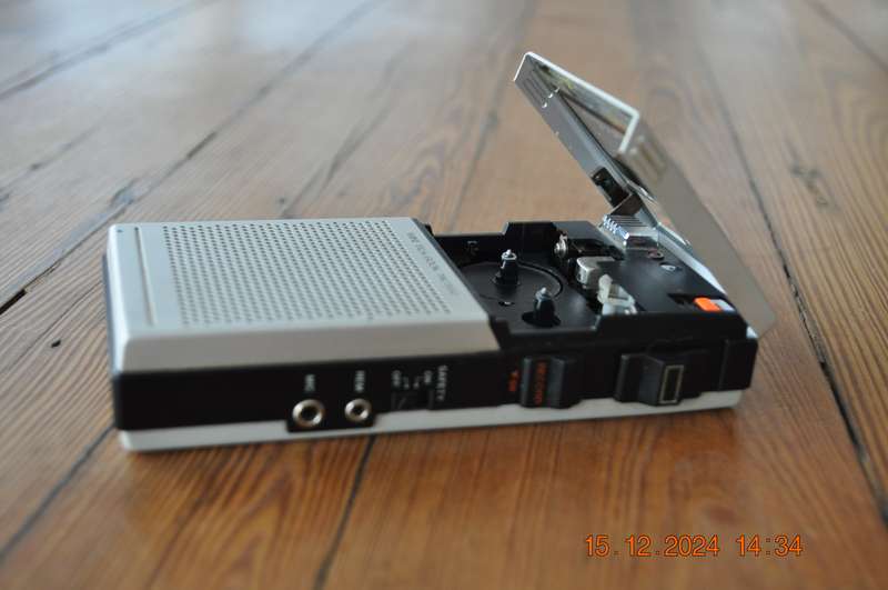 Sanyo Micro Cassette Recorder (not working)