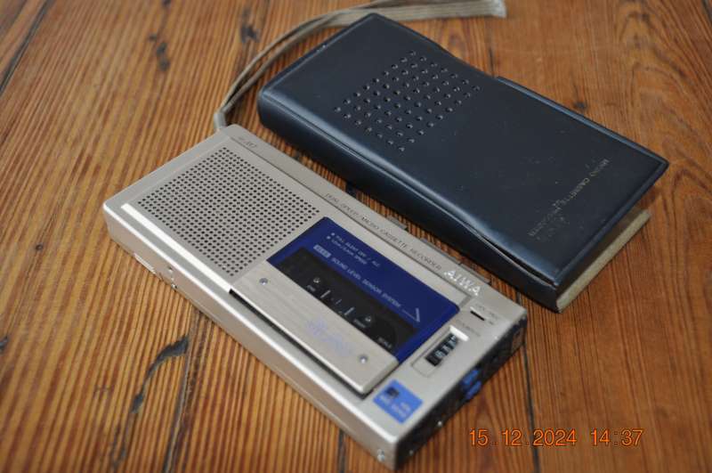 Aiwa Micro Cassette Recorder (not working)