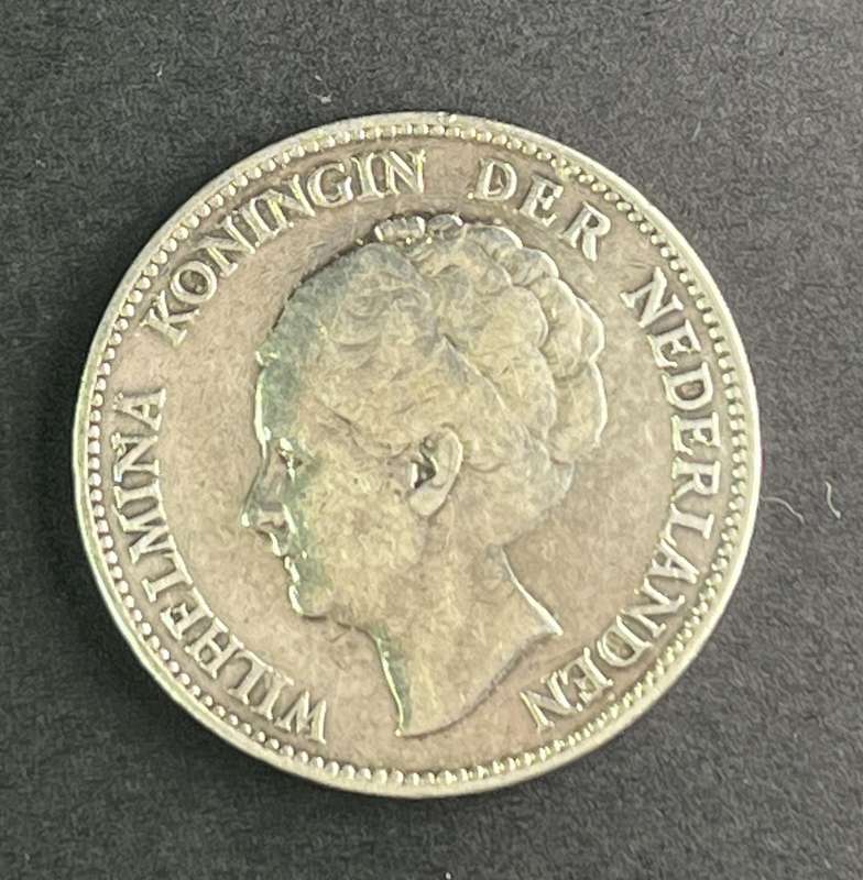 1923 Nederlanen One Guilder .720 silver 10gm