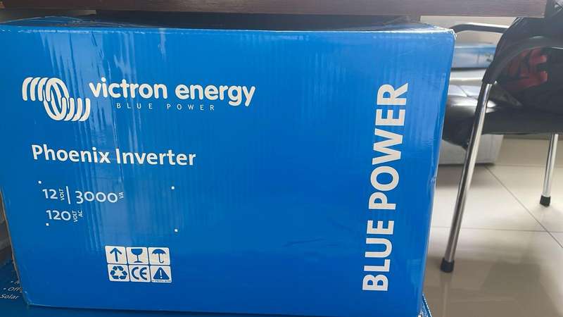 VICTRON QUATTRO 12/3000/120-50/50 230V SINE WAVE CHARGER INVERTER VE.Bus