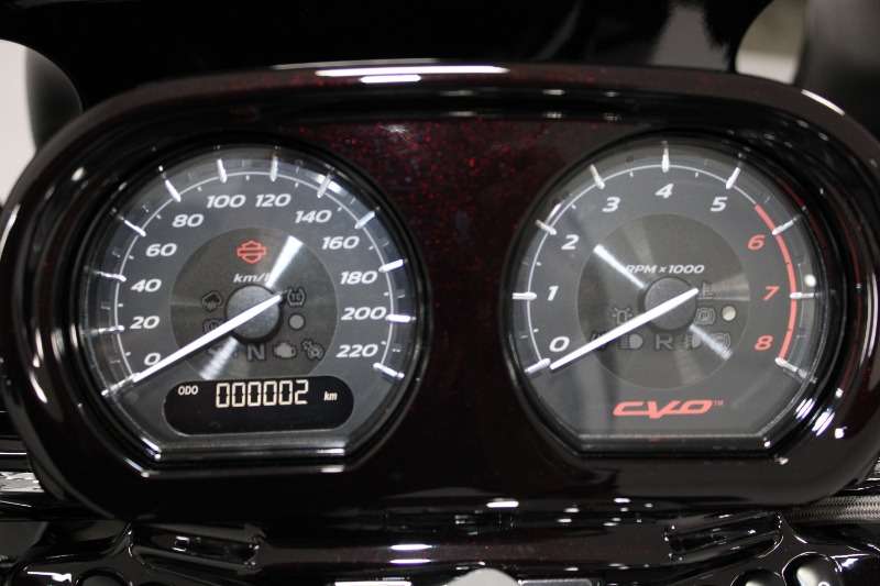 HARLEY DAVIDSON CVO ROAD GLIDE 117