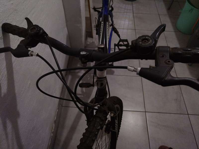 Mountain Bicycle (Delta Cross Daisy Pro Series Fast Speed woman's bicycle for sale)