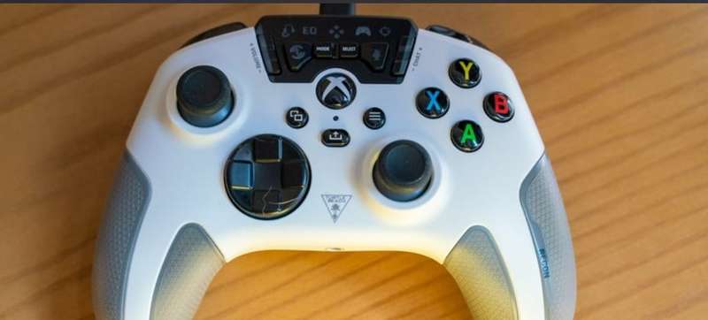 Xbox one S (2x Controllers and 5 games)
