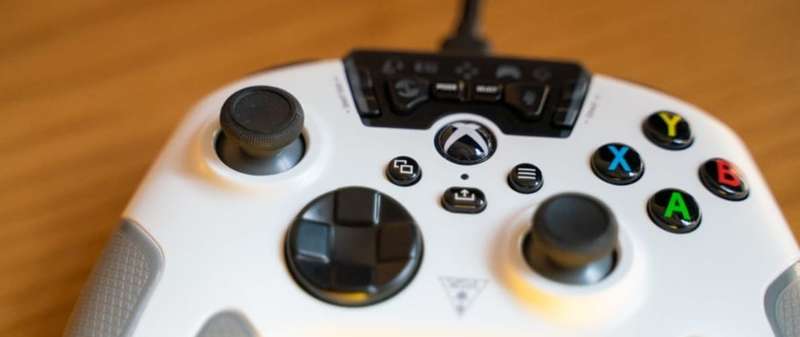 Xbox one S (2x Controllers and 5 games)