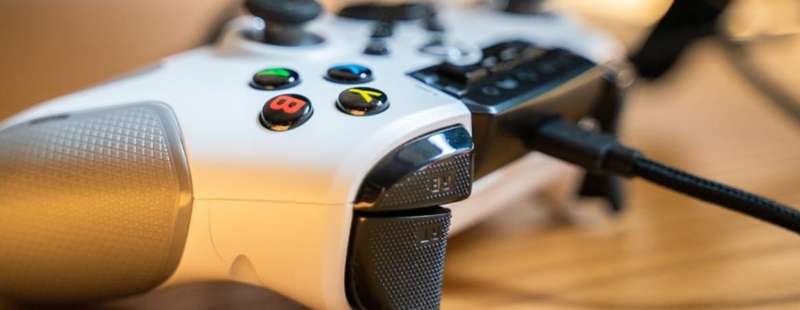 Xbox one S (2x Controllers and 5 games)