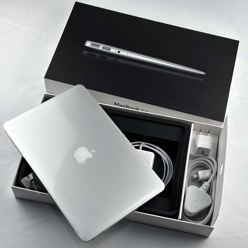 Apple Macbook Air (11-inch, Mid 2011) Core i5 2GB Onboard RAM 64GB Flash Storage A1370