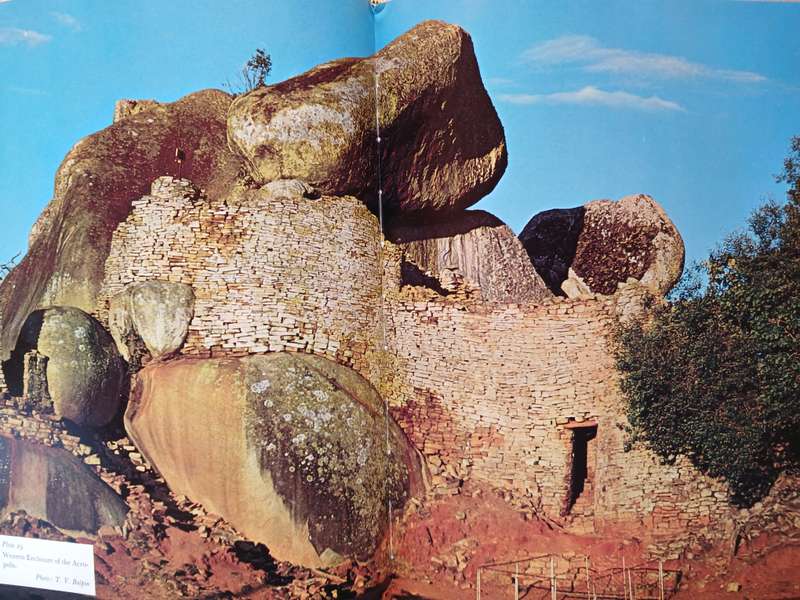 Ancient ruins and vanished civilizations of Southern Africa by Roger Summers