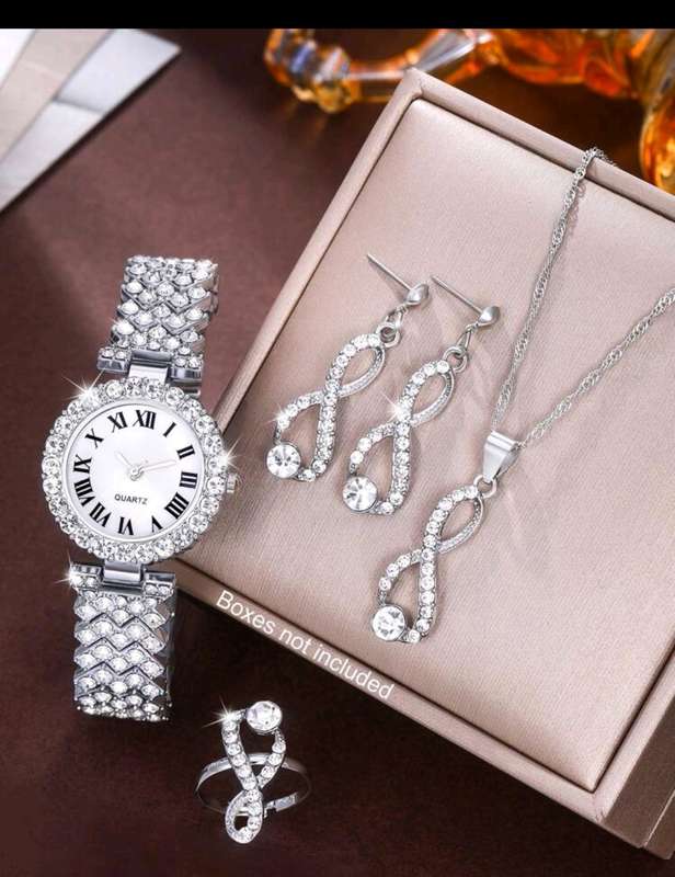 Wow amazing luxurious woman 5pcs 8 shape diamond watch set