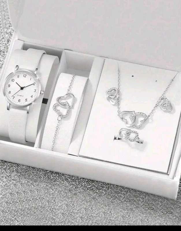 Wow amazing luxurious woman leather band Quartz Watch set