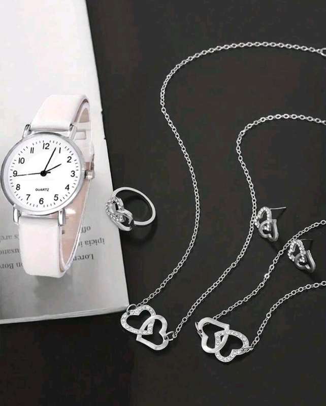 Wow amazing luxurious woman leather band Quartz Watch set