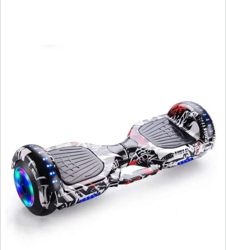 6'5 inch Hoverboard with build in Bluetooth speaker and led lights (black and white)