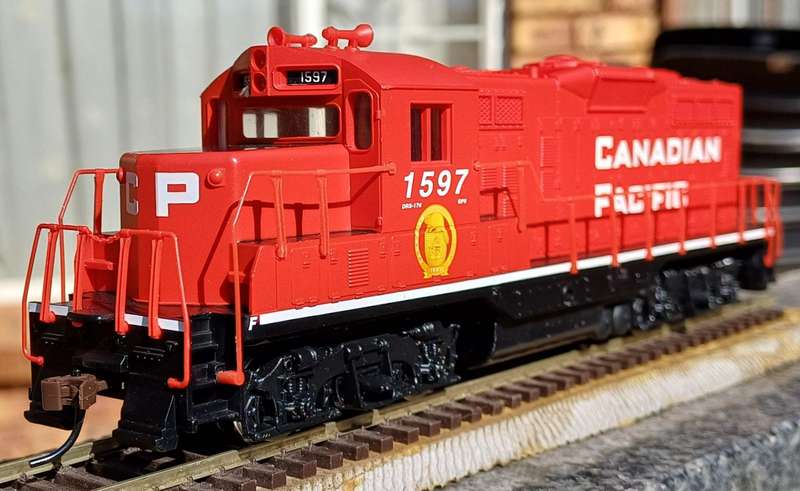Walthers HO Scale Canadian Pacific GP9M Diesel Locomotive #1597