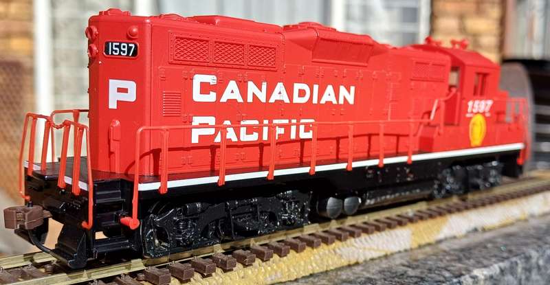 Walthers HO Scale Canadian Pacific GP9M Diesel Locomotive #1597