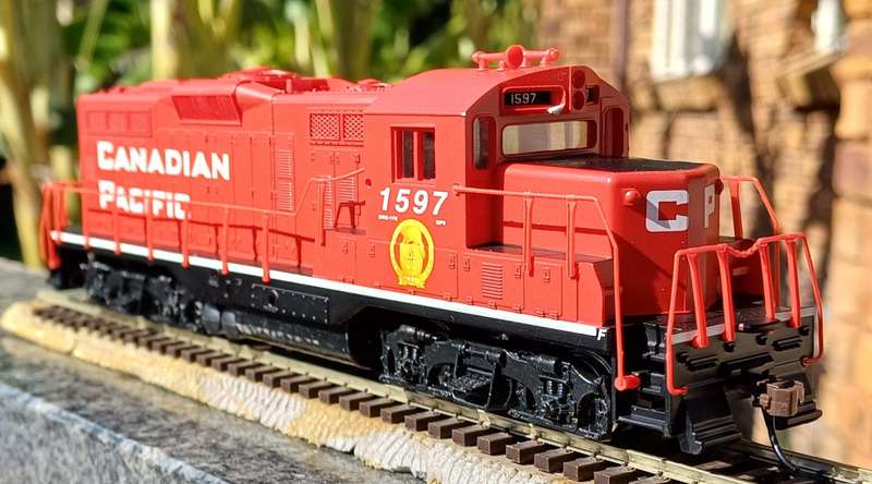 Walthers HO Scale Canadian Pacific GP9M Diesel Locomotive #1597