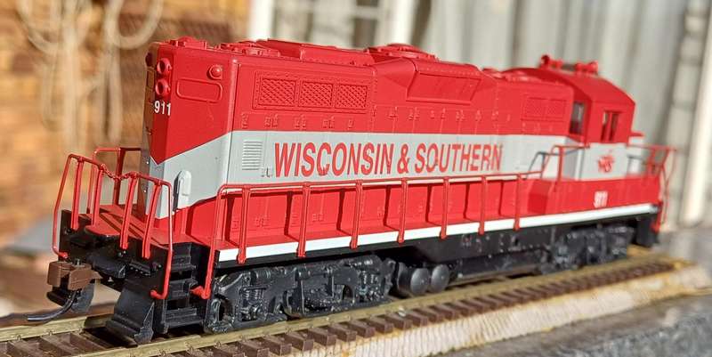 Walthers HO Scale Wisconsin & Southern GP9M Diesel Locomotive #911