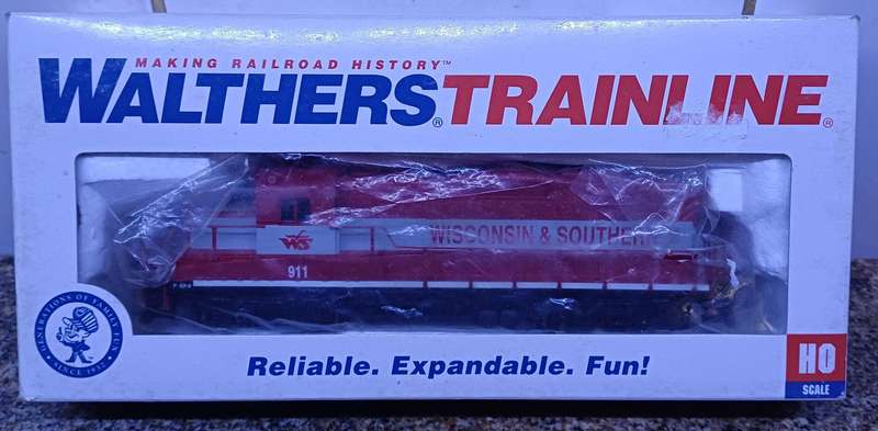 Walthers HO Scale Wisconsin & Southern GP9M Diesel Locomotive #911