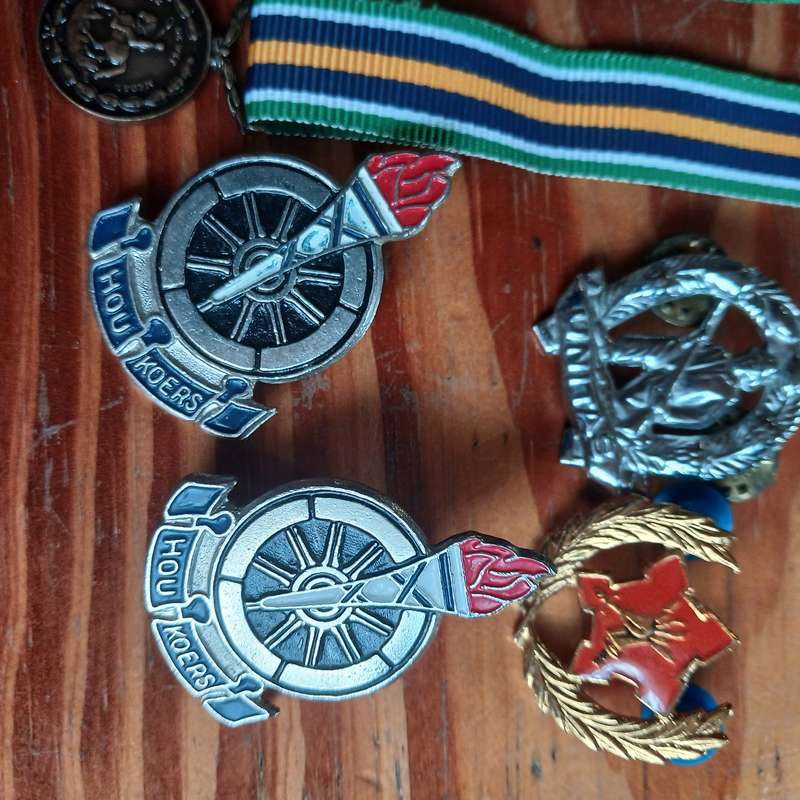Set of SANDF Medals for KPL Lem Bergsma: 3 x sets of full and miniature medals and others