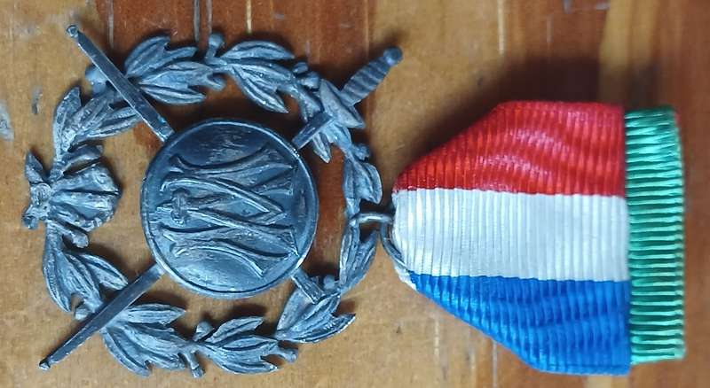 Set of SANDF Medals for KPL Lem Bergsma: 3 x sets of full and miniature medals and others